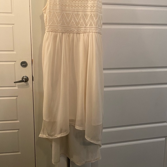 Beautiful white high low dress - Picture 3 of 4
